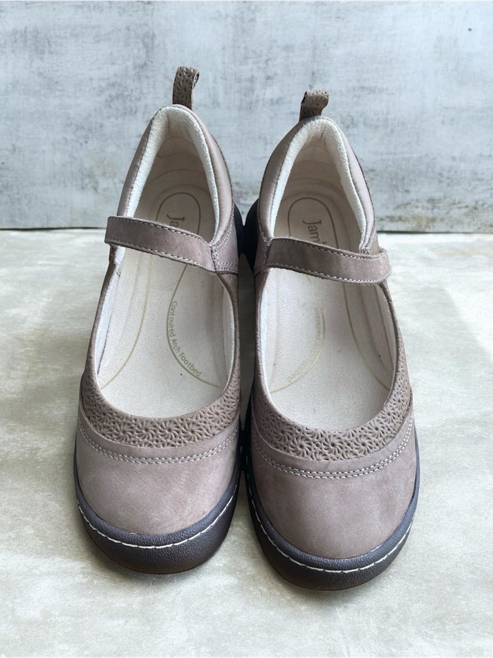 Jambi Ezra Women's Taupe Mary Janes